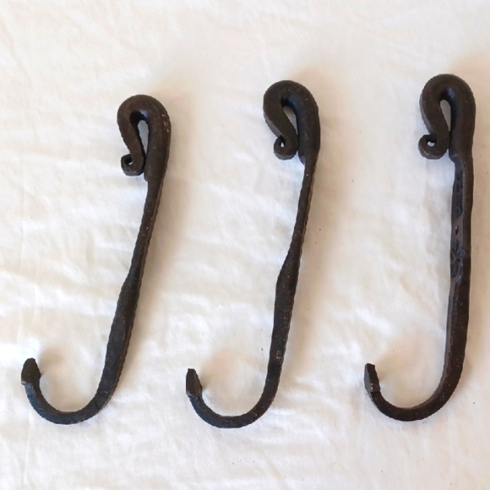SET OF 3 Forged Metal Hooks with Arrow Tips, Dark Rustic Brown